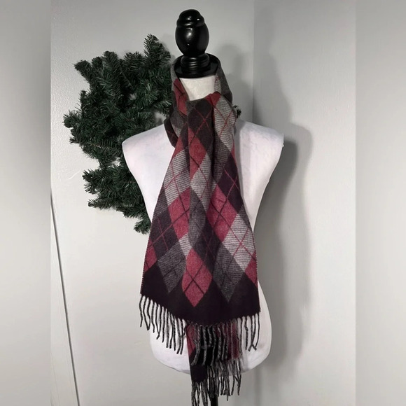 Cashmink by V.FRAAS, Burgundy & Gray undertone argyle pattern scarf w/fringe end - Picture 3 of 6
